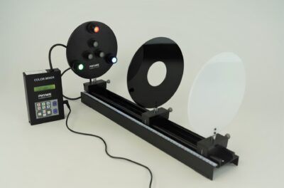 Miscelazione dei colori in esperimenti su banco di profili ottici con lampada LED
