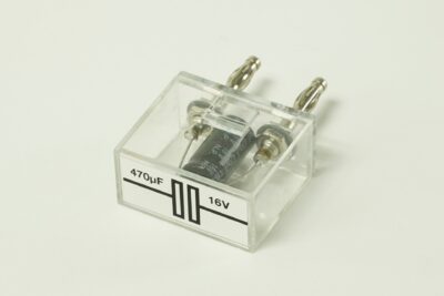 Condensatore elettrolitico 470 µF/16V bipolare, G1