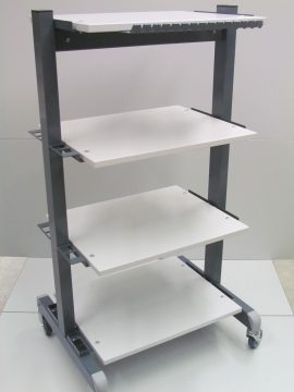 Carrello porta attrezzi a 4 ripiani, comprensivo di porta asta di supporto e porta cavi