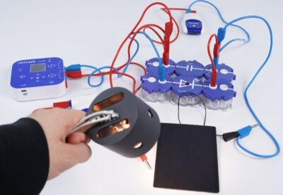 Immagazzinamento dell’energia elettrica da una cella solare in un condensatore