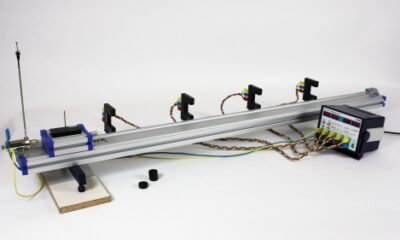 Moto uniformemente accelerato con binario inclinato con il binario dimostrativo e il timer 4-4