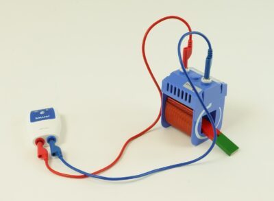 Generazione di tensione indotta con un magnete permanente (DEMO)