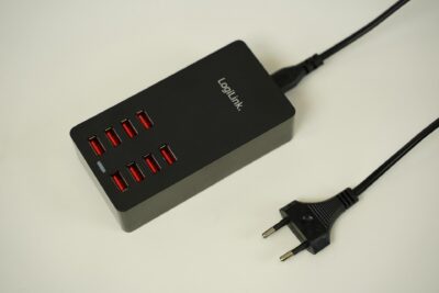 Caricabatterie rapido USB con 8 porte USB