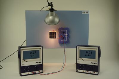 Funzionamento di un LED ad energia solare con ADM3