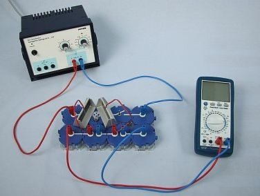 Tensione e corrente in una connessione in serie di celle solari