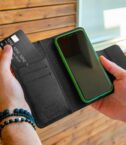 DUOMO - Custodia a libro con chiusura magnetica, slot porta carte colore nero compatibile con gli smartphone fino a 5.8"