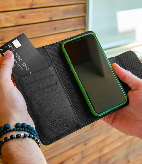 DUOMO - Custodia a libro con chiusura magnetica, slot porta carte colore nero compatibile con gli smartphone fino a 5.8"