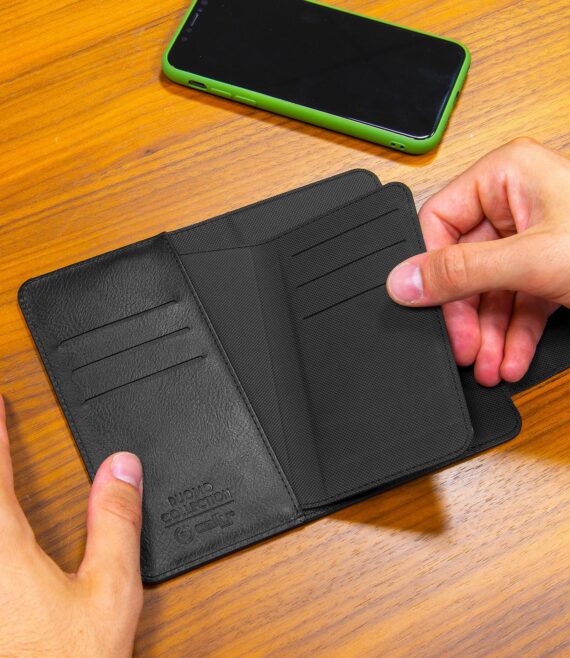 DUOMO - Custodia a libro con chiusura magnetica, slot porta carte colore nero compatibile con gli smartphone fino a 5.8"