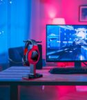 CYBERSTATION - Alzatina porta cuffie, luci RGB, utilizzabile come HUB o Power station, due porte USB-A